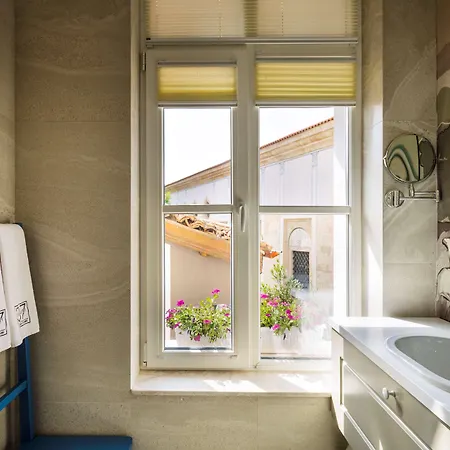 Gallery 37 Powered By Aston 플로브디프