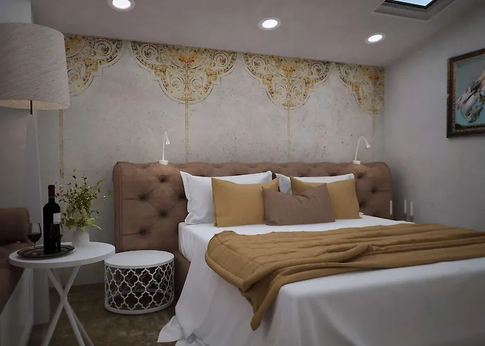 Gallery 37 Powered By Aston 5*