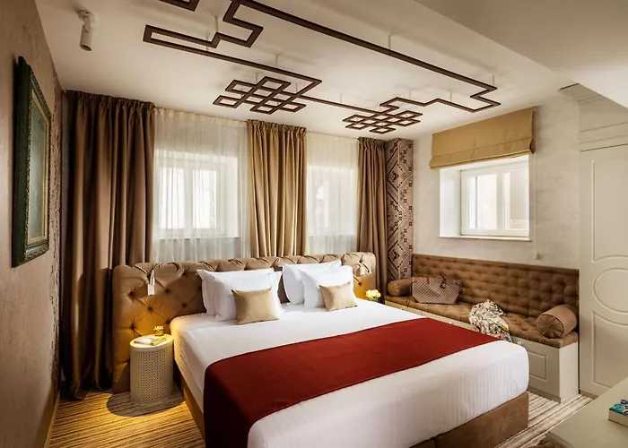 Gallery 37 Powered By Aston 5*