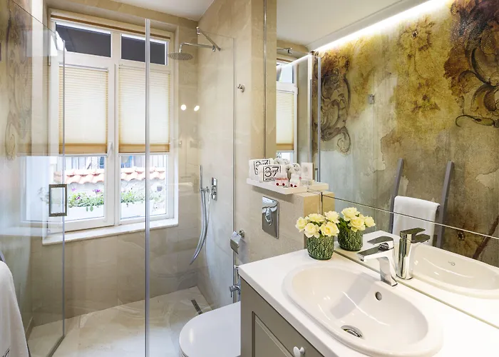 Gallery 37 Powered By Aston 酒店