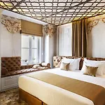 Gallery 37 Powered By Aston Hotel 5*