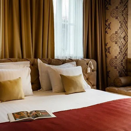 Art Boutique Hotel Gallery 37 Plovdiv - Superb Location In The Old Town فندق بلوفديف