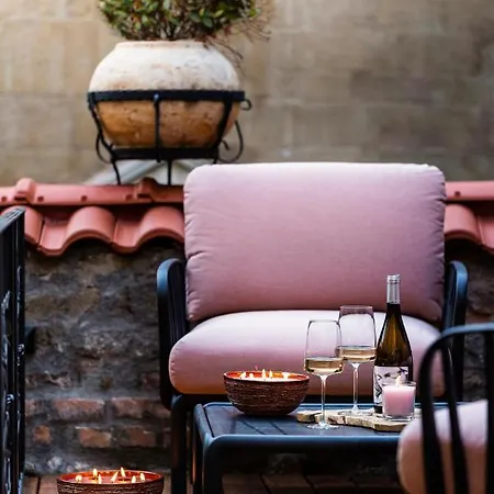 Art Boutique Hotel Gallery 37 Plovdiv - Superb Location In The Old Town