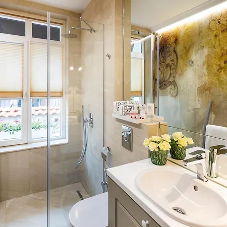 Art Boutique Hotel Gallery 37 Plovdiv - Superb Location In The Old Town 5* Пловдив
