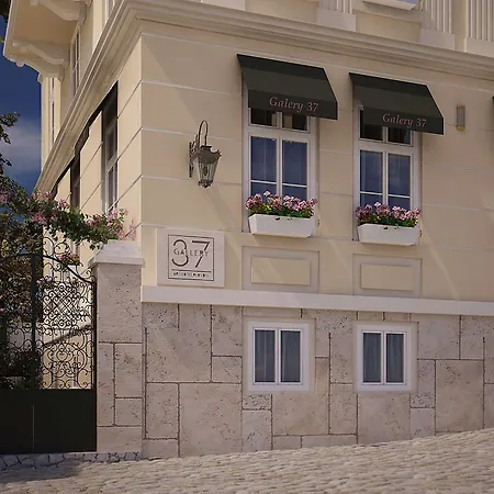 Art Boutique Hotel Gallery 37 Plovdiv - Superb Location In The Old Town فندق بلوفديف