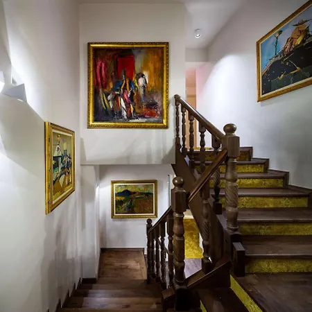 Art Boutique Hotel Gallery 37 Plovdiv - Superb Location In The Old Town فندق بلوفديف