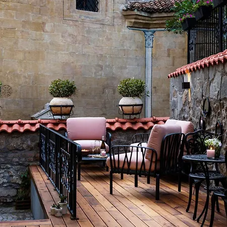 Art Boutique Gallery 37 - Superb Location In The Old Town