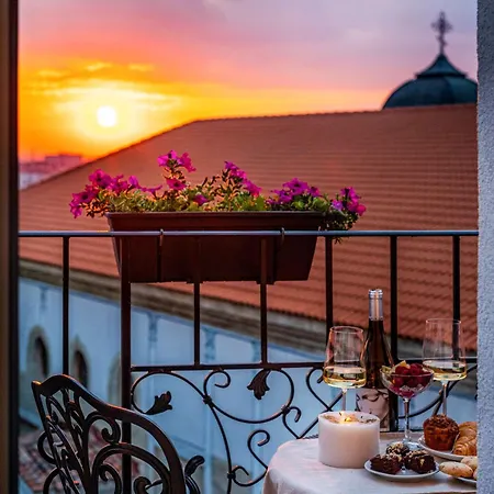 Art Boutique Hotel Gallery 37 Plovdiv - Superb Location In The Old Town 5* بلوفديف