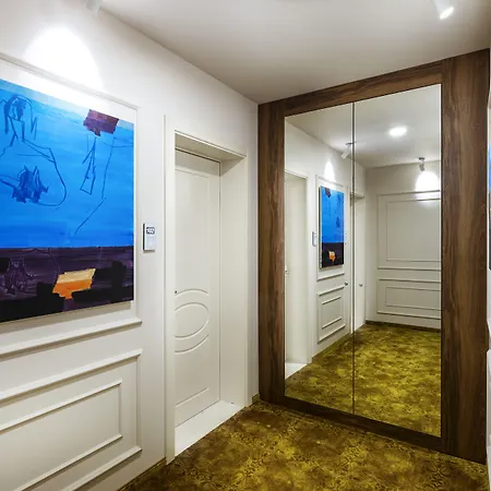 Gallery 37 Powered By Aston 5*