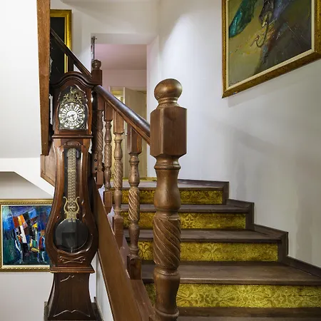 Art Boutique Gallery 37 - Superb Location In The Old Town Hotel