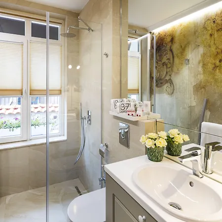 Art Boutique Hotel Gallery 37 Plovdiv - Superb Location In The Old Town فندق